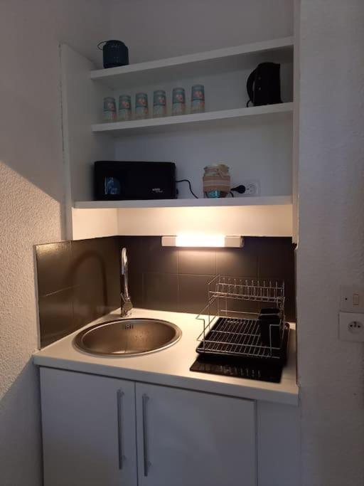Location Dans Residence Calme, Proche Mer 카발레르쉬르메르 외부 사진