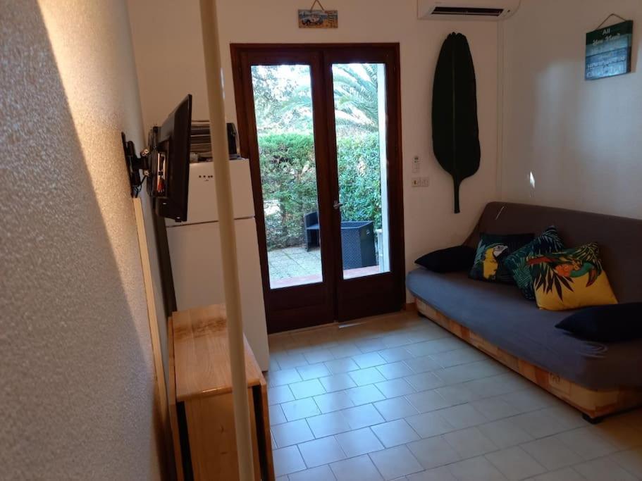 Location Dans Residence Calme, Proche Mer 카발레르쉬르메르 외부 사진